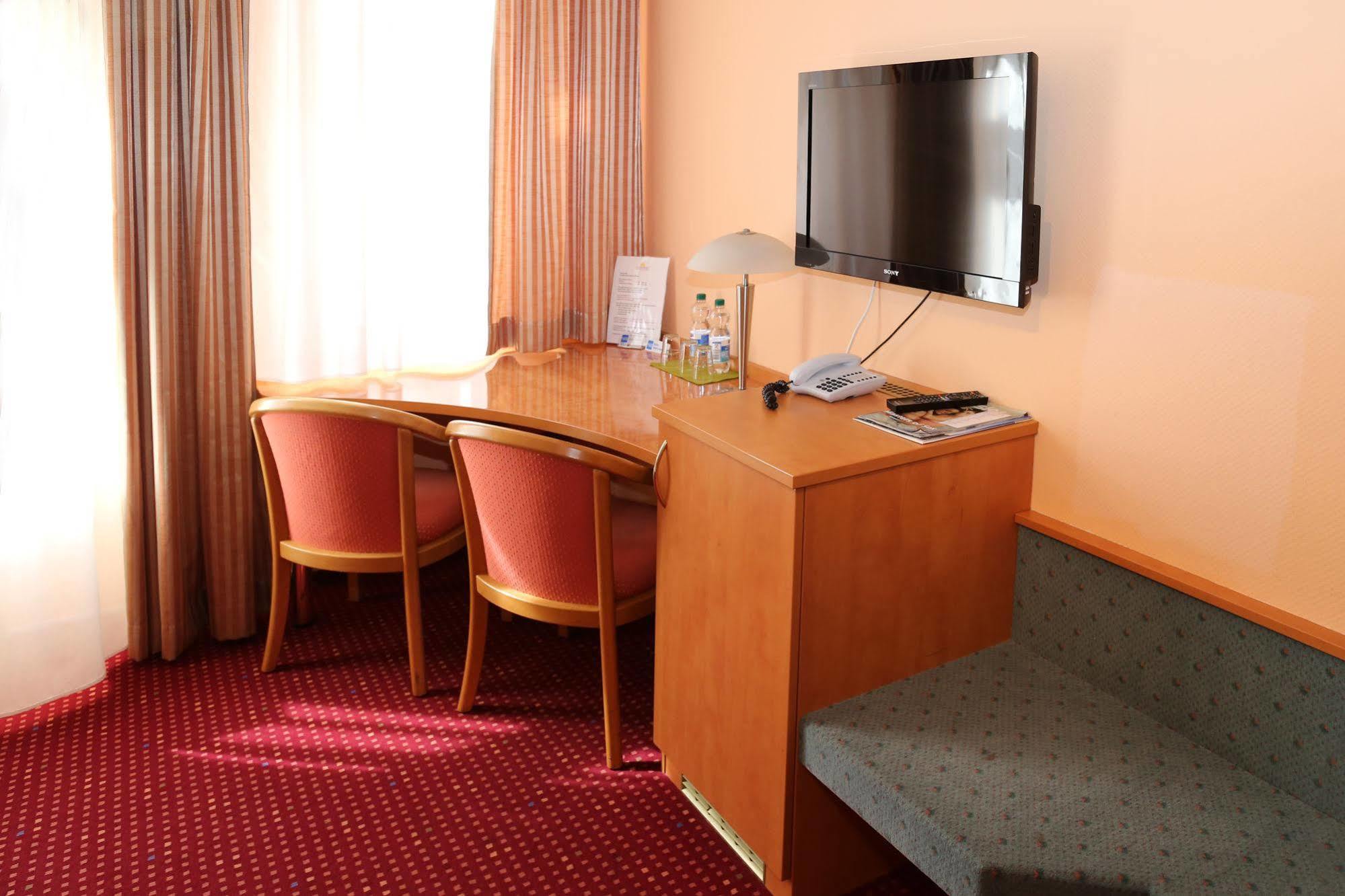 Wincent Hotel Gmbh Sinsheim Bagian luar foto